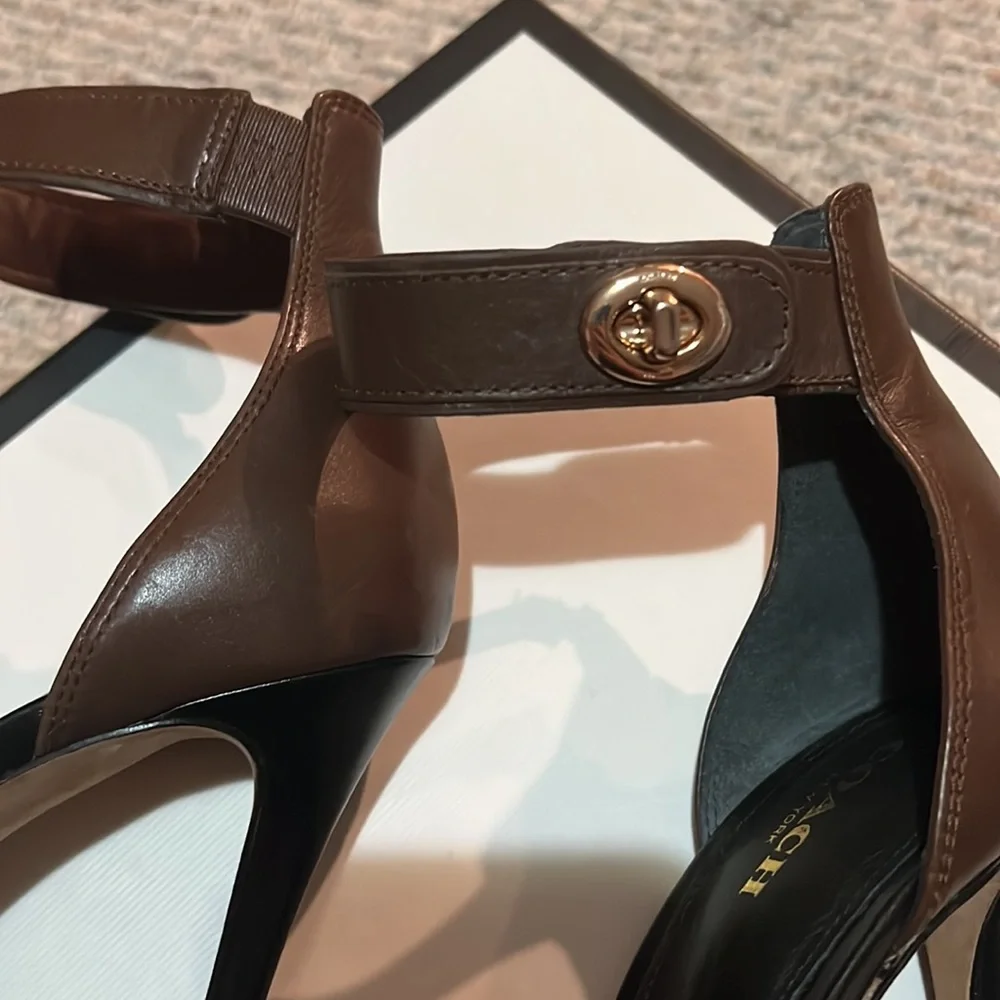 Coach two tone heels size 6 - Picture 7 of 7